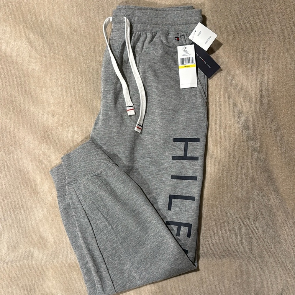 Men’s Tommy Hilfiger lightweight Sweatpants/ joggers.